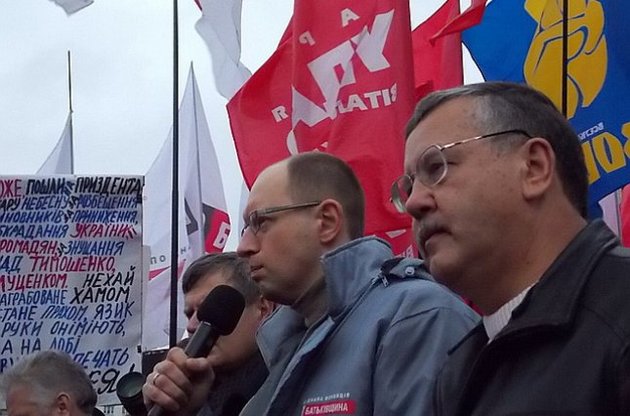 Гриценко назвал предательством признание некоторыми оппозиционерами перевыборов в проблемных округах