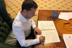 Зеленский подписал закон о моратории на банкротство бюджетных учреждений