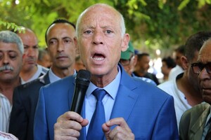 Президент Туниса объявил об отставке премьер-министра страны