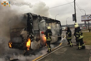 В Киевской области загорелась маршрутка: в ней было 20 человек – видео