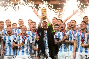 Сборная Аргентины в зрелищном финале победила Францию и выиграла чемпионат мира по футболу