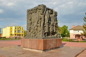 Яким має бути новий пам’ятник у Корюківці?