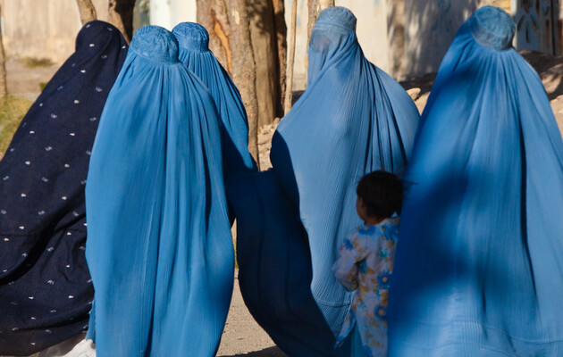 Афганские женщины протестуют против признания правительства Талибана