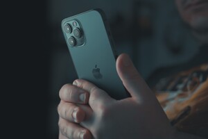 Будильник под подушкой: Apple попросила держать iPhone подальше от тела во время зарядки