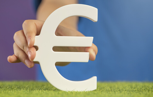 Апрельский курс евро и доллара показывает динамику - какая валюта становится дороже