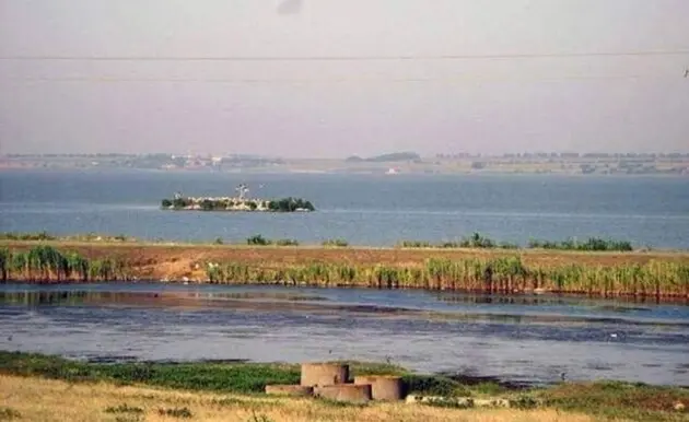 Крупнейшее искусственное озеро Украины, после разорения и судов, вернули государству