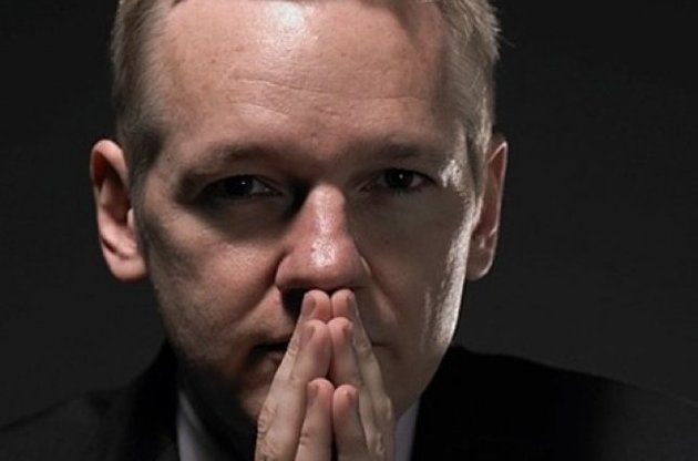 Основатель WikiLeaks считает Google и Facebook инструментами государственной слежки