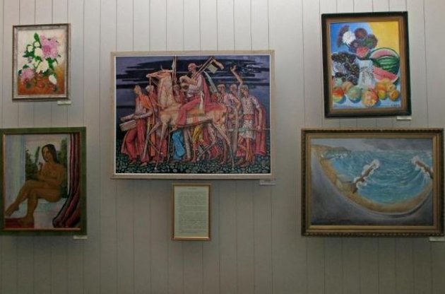 В Киеве открылась уникальная выставка картин, написанных ртом и ногами