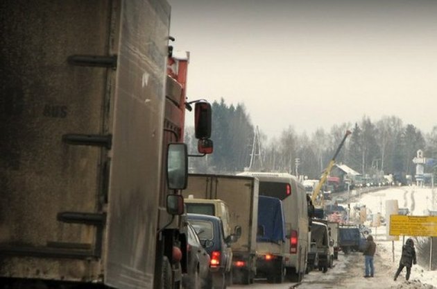 Транспортный коллапс в России: Пробка под Тверью достигла 200 км