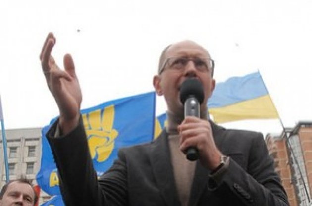 Яценюк призвал митинговать возле ЦИК до оглашения результатов выборов
