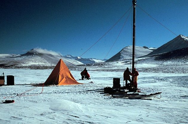 Под ледяным панцирем Антарктиды обнаружили жизнь, изолированную от внешней среды 3000 лет